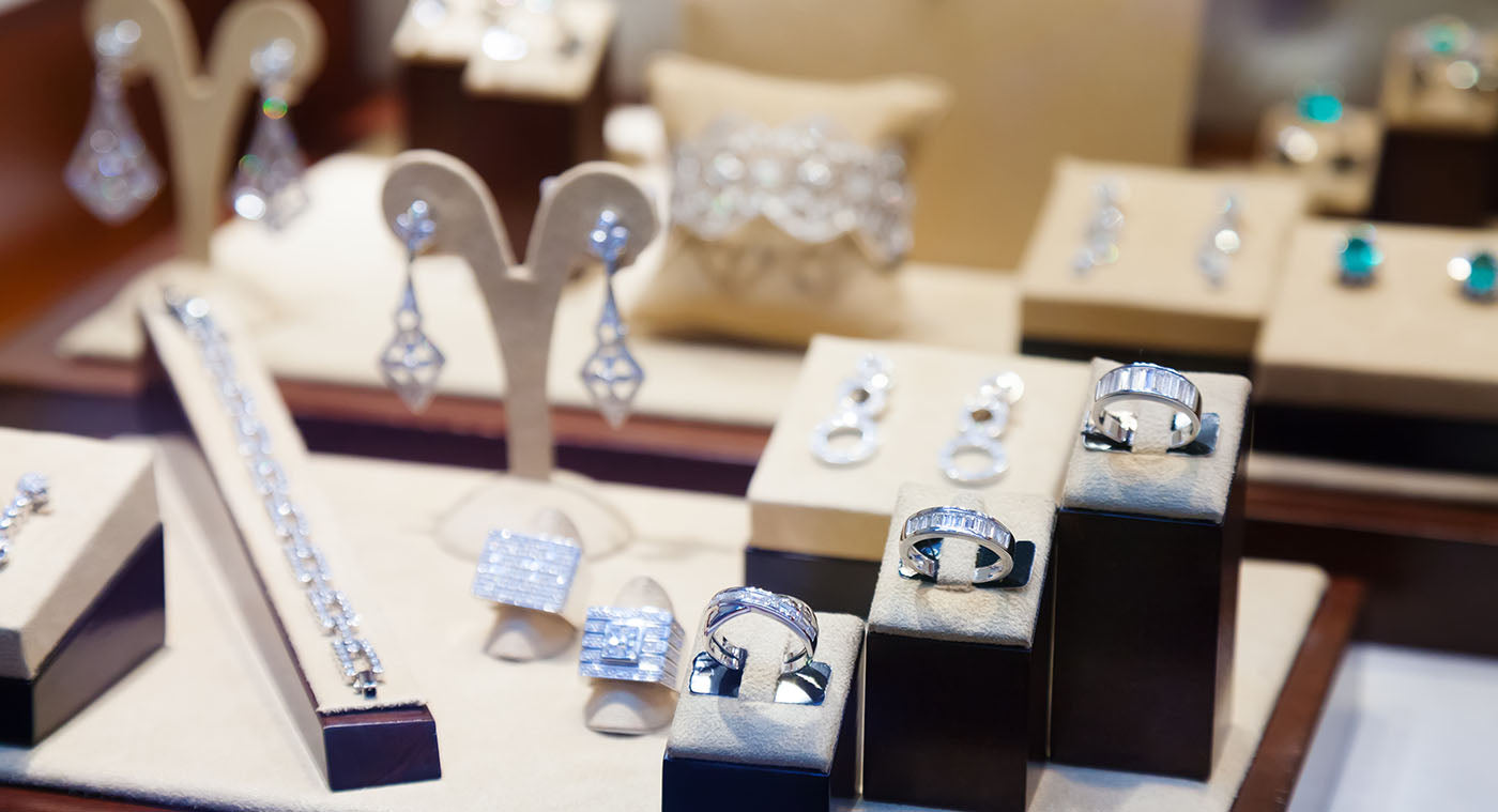 A wide range of finest platinum jewelry set